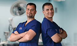 Image: Kourosh Tavanaiepour, DO, left, specializes in complex spine surgery and Daryoush Tavanaiepour, MD, specializes in skull base surgery.